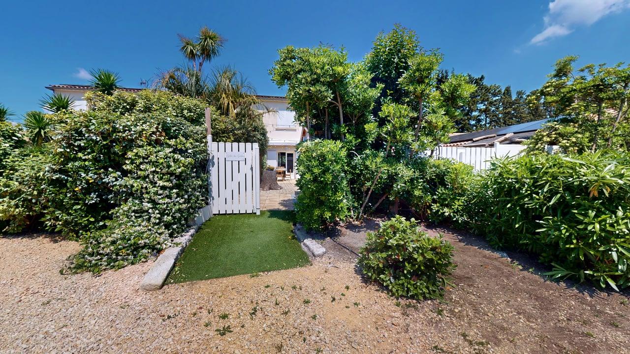 Mas-De-Paz-exterieur-gite-des-sables-1